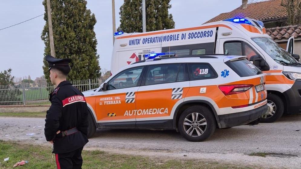Ferrara, auto centra un furgone che travolge e uccide un pescatore