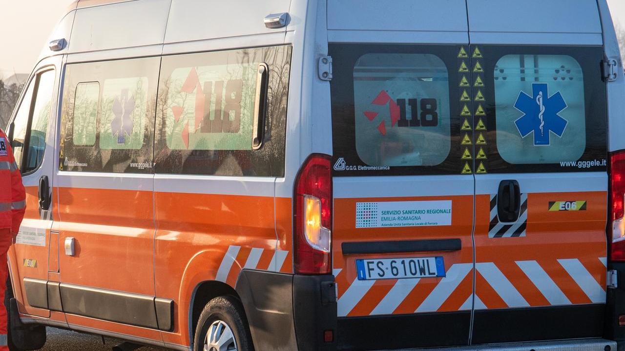 L'ambulanza ha portato 7 studenti e una bidella in ospedale