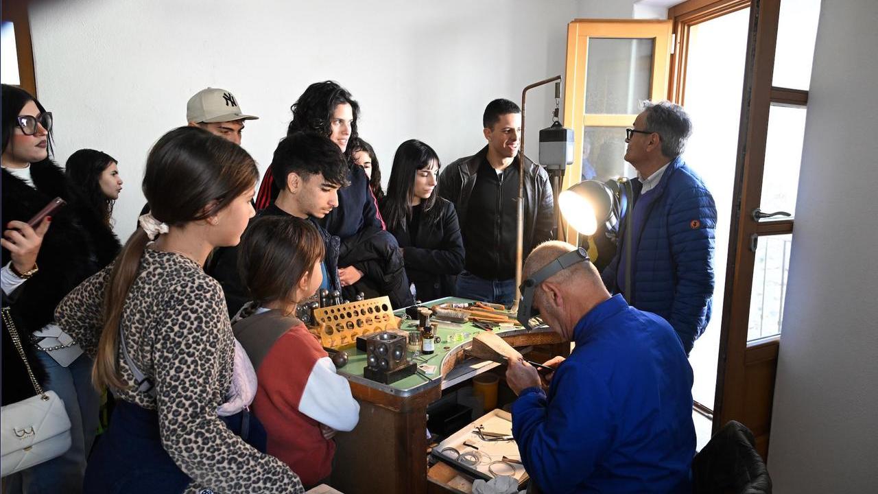 Mastros in Nugoro, un primo giorno da bagno di folla