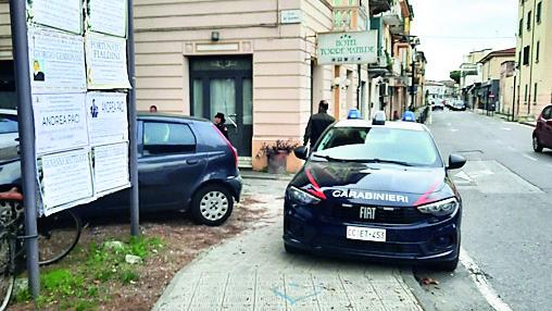 I carabinieri intervenuti sul luogo della tragedia dopo l’allarme lanciato dal figlio dell’anziano