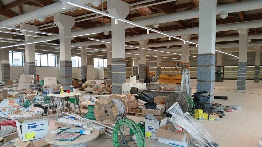 I lavori in corso all’interno del nuovo supermercato all’angolo tra via Zarini e via Pelagatti