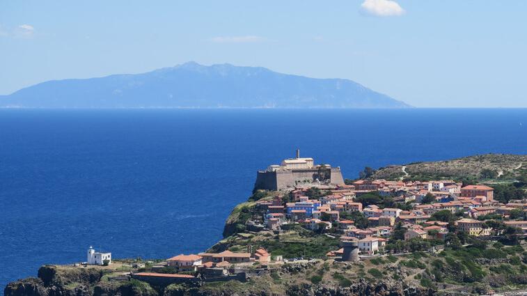 Un suggestivo scorcio dell’isola di Capraia