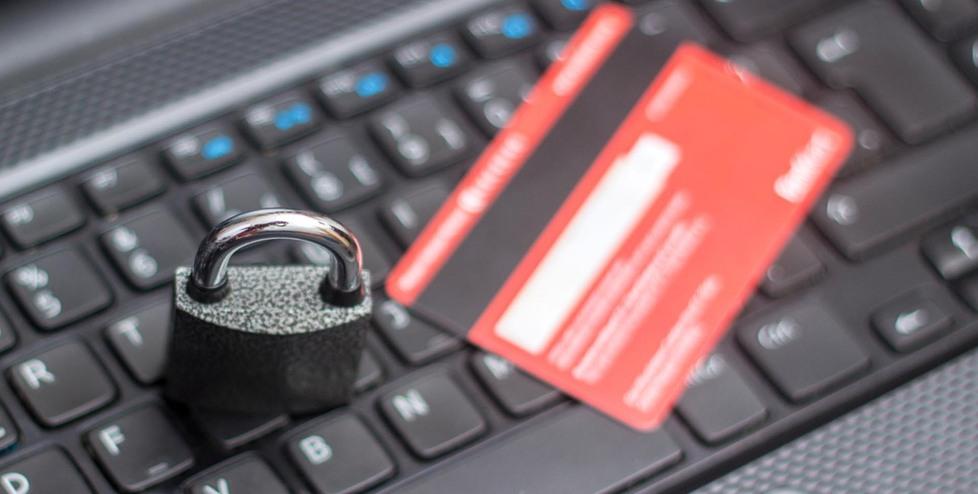 
	Truffe online con falsi profili social dei politici di Massa

