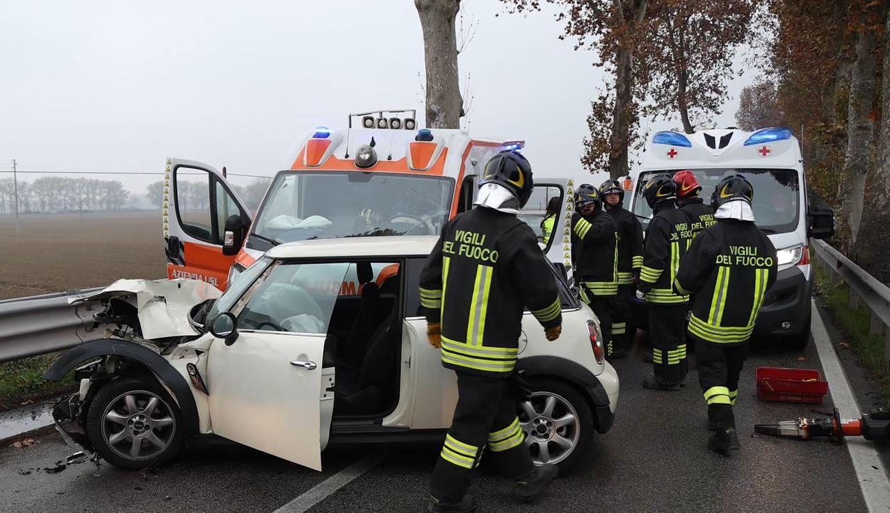 Porotto, scontro frontale tra un’auto e un’ambulanza: sei feriti