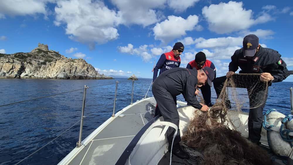 Reti da pesca e nasse abbandonate nell’area marina protetta di Capo Carbonara