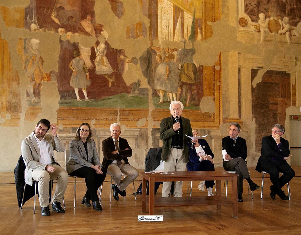 «La cultura per rilanciare Gualtieri». Ligabue, Tirelli, il palazzo e il teatro: ecco tutte le novità