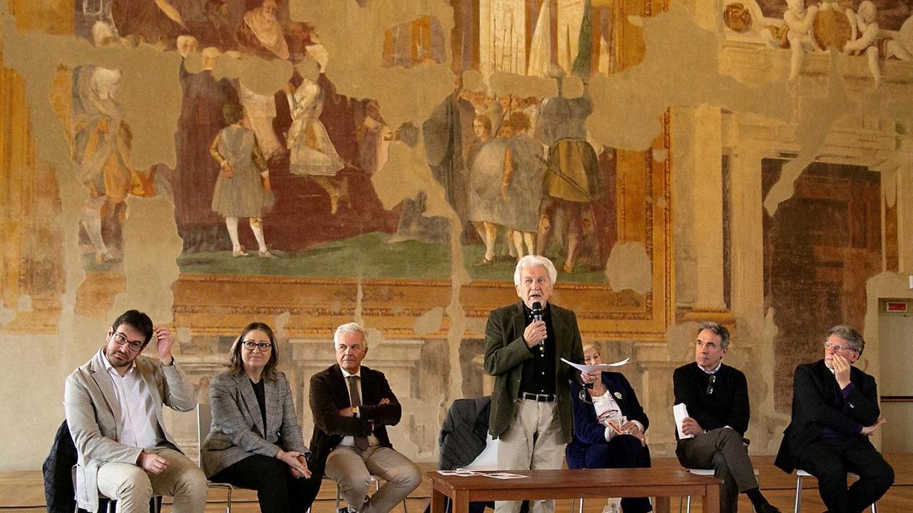 «La cultura per rilanciare Gualtieri». Ligabue, Tirelli, il palazzo e il teatro: ecco tutte le novità