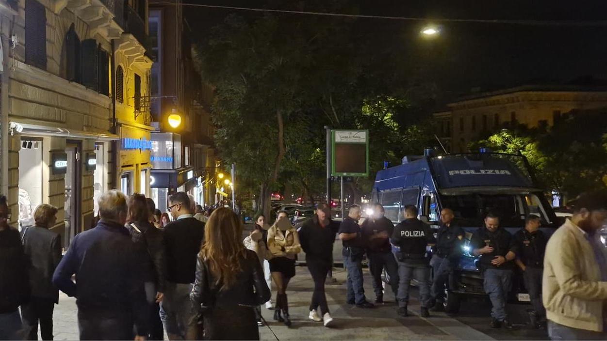 Picchiato dal branco nella notte della movida