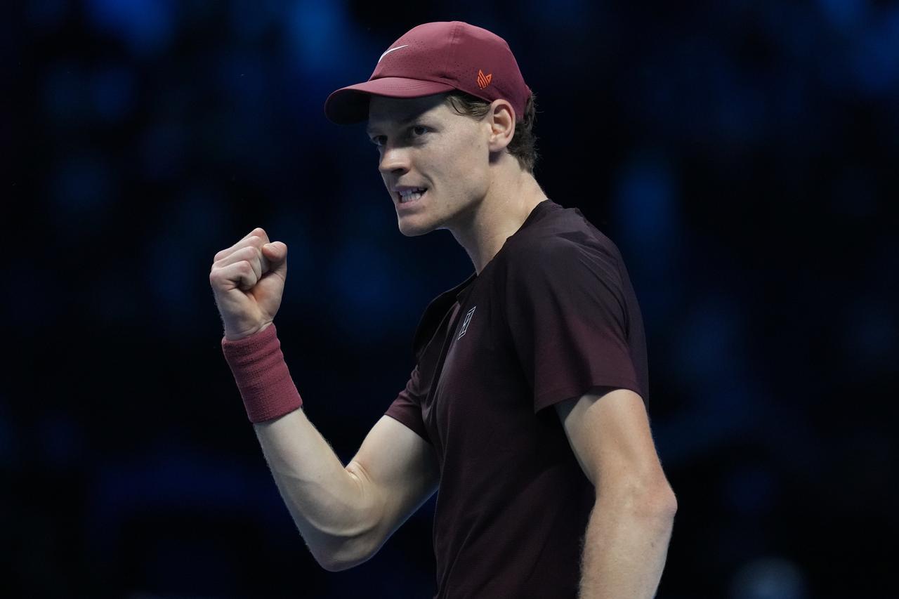 Sinner batte Alcaraz e trionfa agli Atp Finals