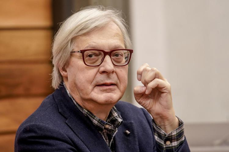 Vittorio Sgarbi: l’accusa è di riciclaggio per il quadro di Manetti