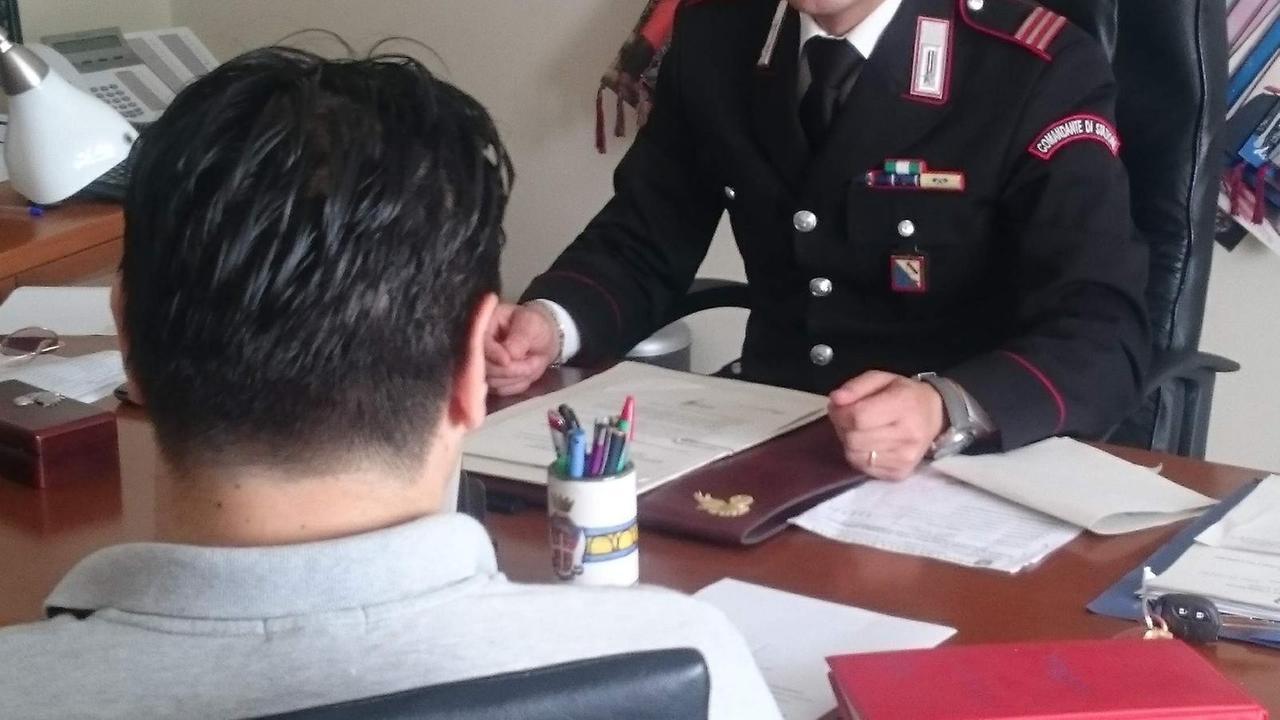 «Pronto sono il maresciallo dei carabinieri, deve darmi 27mila euro»: denunciato truffatore