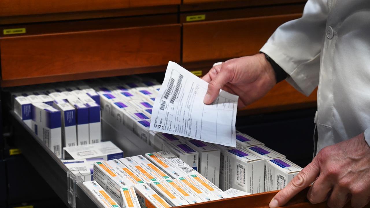 In Italia usiamo sempre più farmaci: 1,9 dosi al giorno per ogni cittadino. Ecco quanto spendiamo