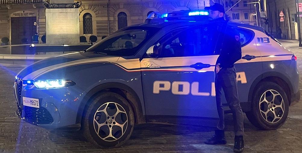 Perseguita la ex, un compagno di scuola e sua madre: scatta il braccialetto elettronico per un 22enne