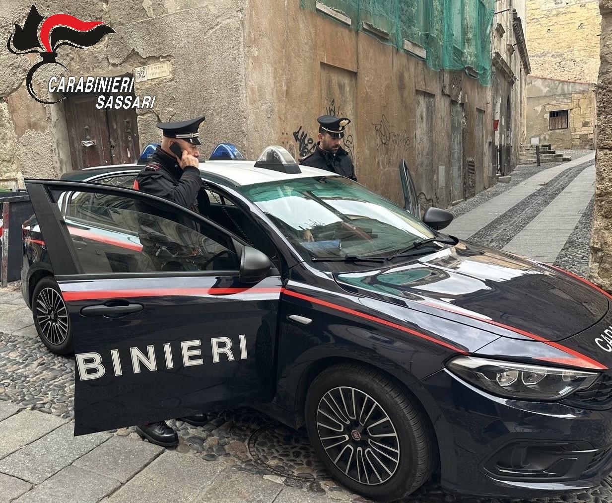 Sassari, accoltella il coinquilino in centro storico: arrestato dai carabinieri