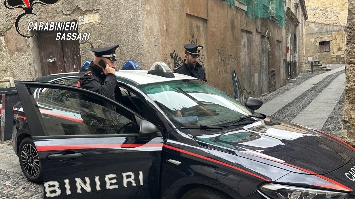 Sassari, accoltella il coinquilino in centro storico: arrestato dai carabinieri