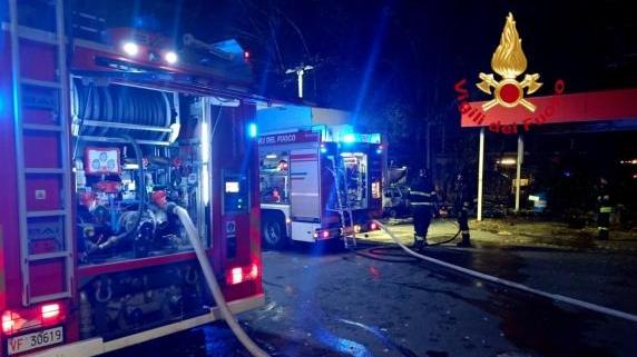 Firenze, appicca il fuoco al distributore in viale Europa: arrestato 47enne per incendio doloso