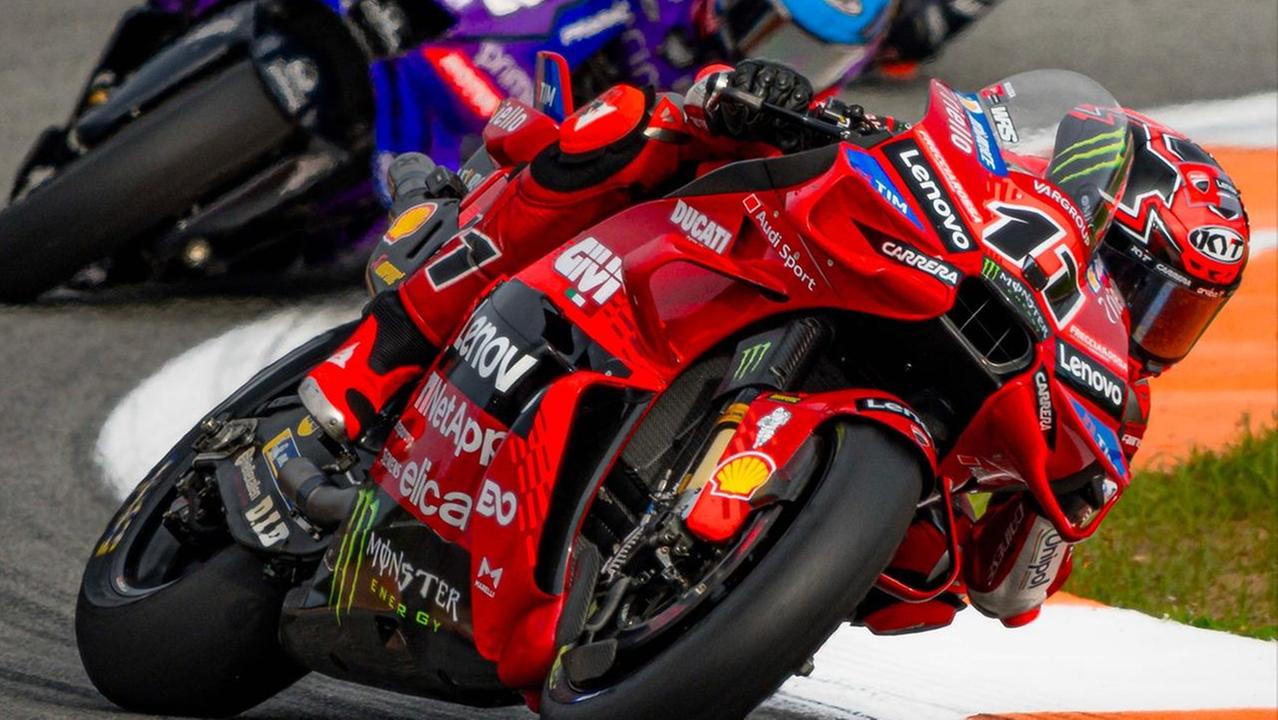 Secondo sigillo iridato di Bulega al Gran Premio di Valencia: «Comincio ad avere feeling con la moto»