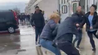 Prato, poliziotti scambiati per manifestanti e picchiati dai cinesi al Macrolotto