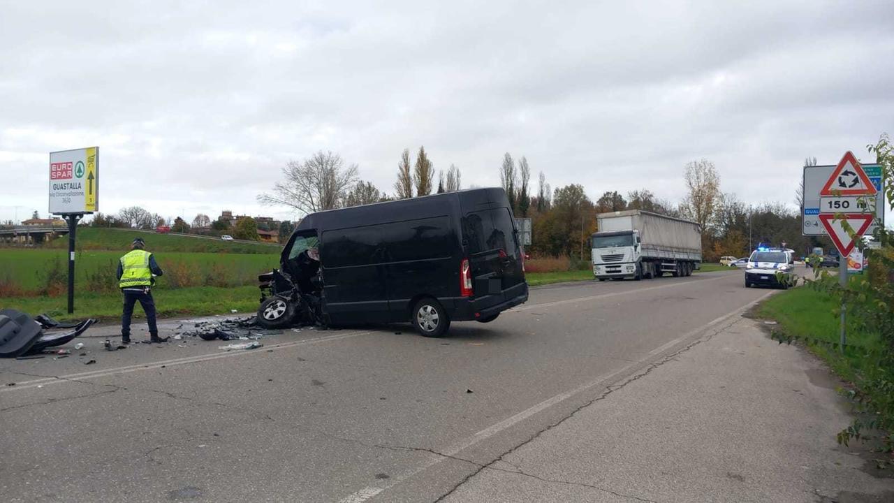 Schianto frontale a Guastalla: un ferito grave