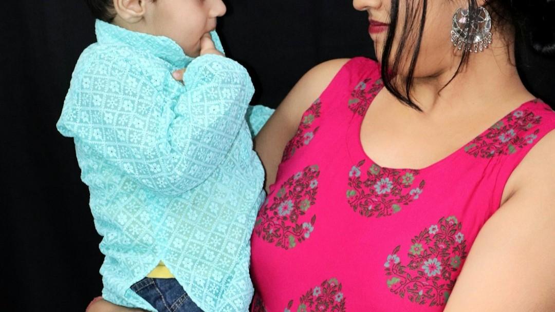 Portano la figlia di due anni in ospedale per problemi respiratori: dimessa, muore a casa