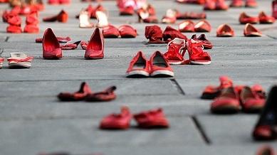 Lucca, violenza di gruppo su una 17enne fuori dal locale: tre condannati