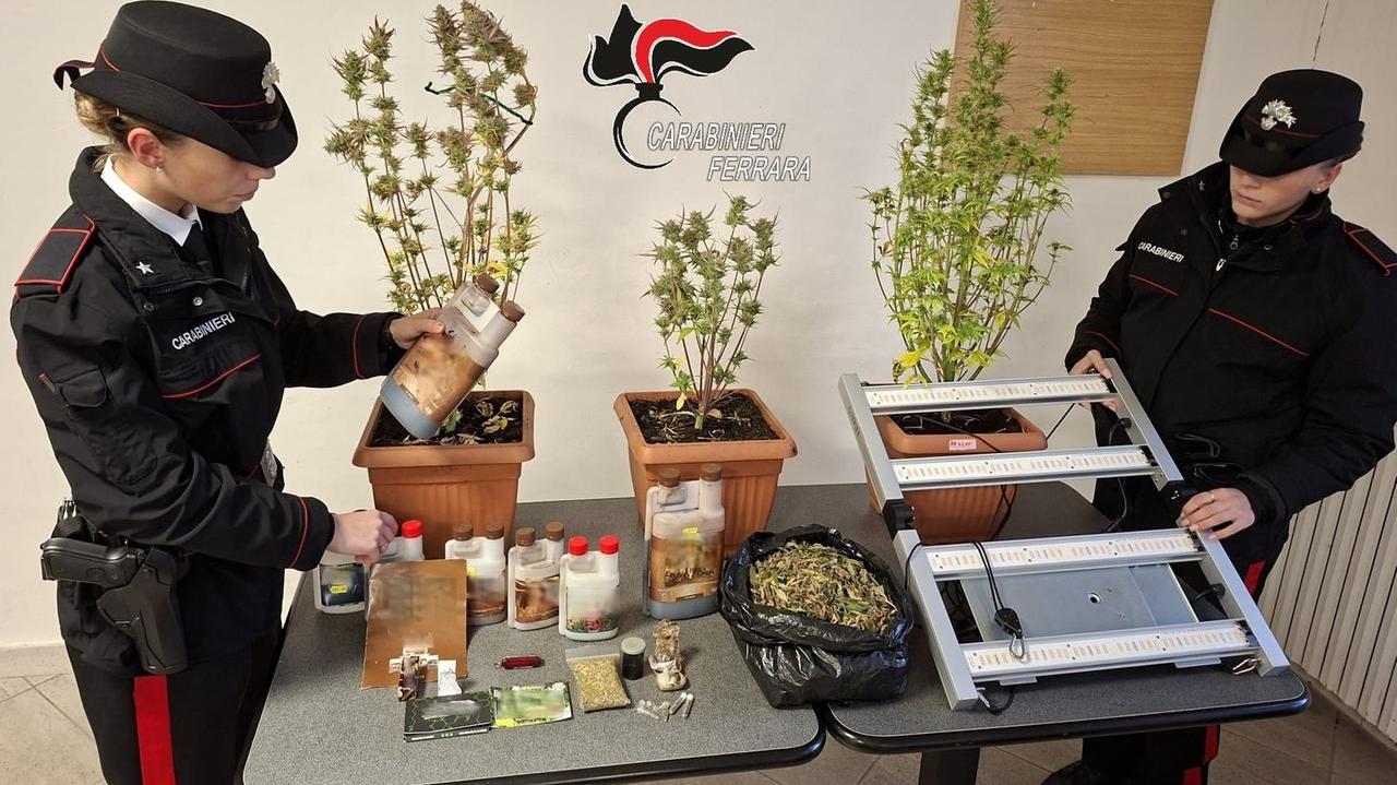 Minori in sala scommesse e una persona sorpresa con la balestra, blitz dei carabinieri a Comacchio