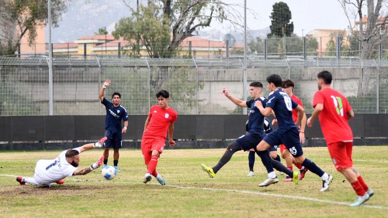 Una immagine del derby Olbia-Monastir (foto di Vanna Sanna)