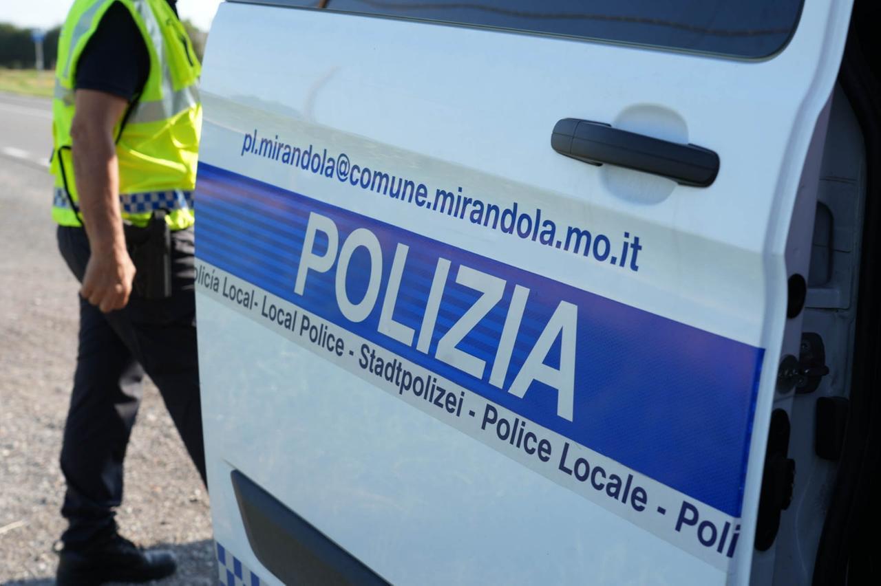 
	La polizia locale &egrave; intervenuta per fermare l'aggressore

