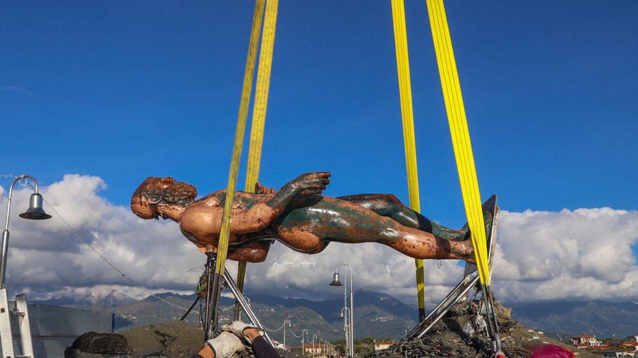 
	Le operazioni di recupero delle copie dei Bronzi di Riace (foto Katia Corfini)

