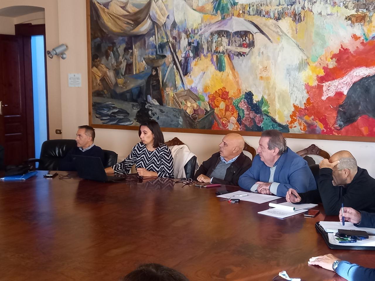 Gli ingegneri del Comune: «È stata un’incomprensione» e il caso fogne sul lungomare si sgonfia