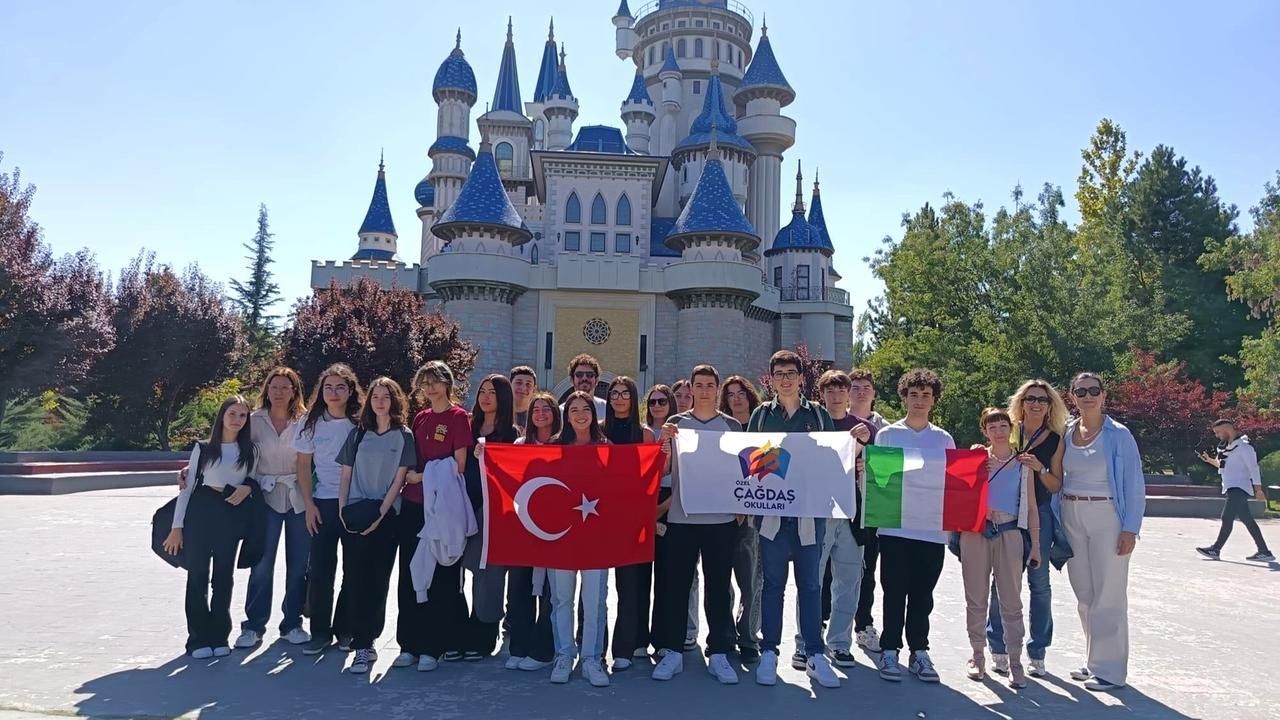 Tra lezioni e vita in famiglia: l’istituto Deffenu di Olbia vola in Turchia