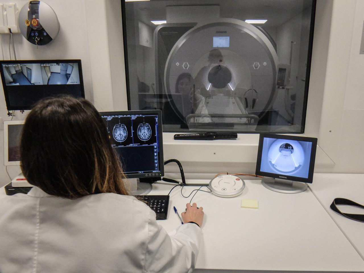 Liste d’attesa infinite in Sardegna, i viaggi della speranza e la rinuncia alle cure – le storie dei lettori