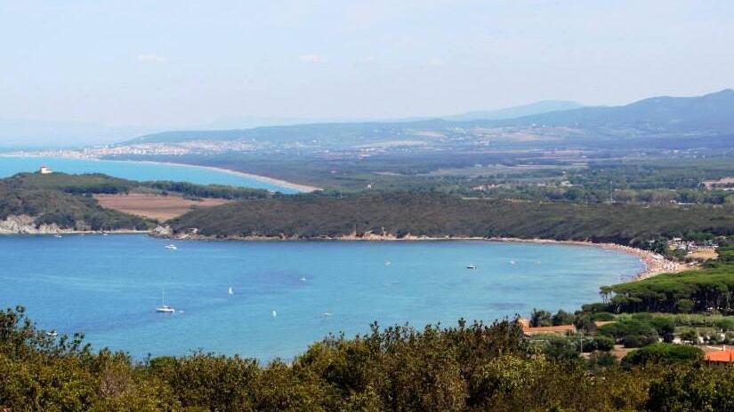 Una veduta del golfo di Baratti