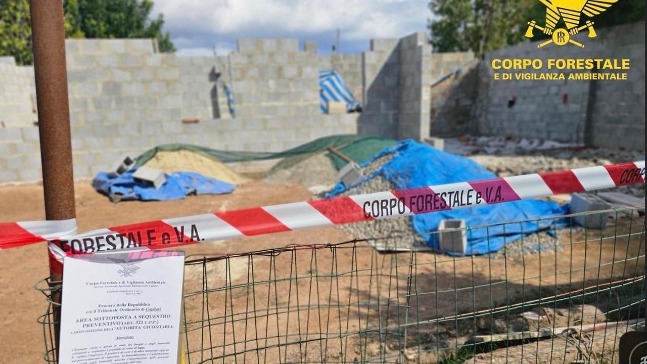 Caccia agli abusi edilizi nel parco di Molentargius, stabile sotto sequestro: 5 persone denunciate