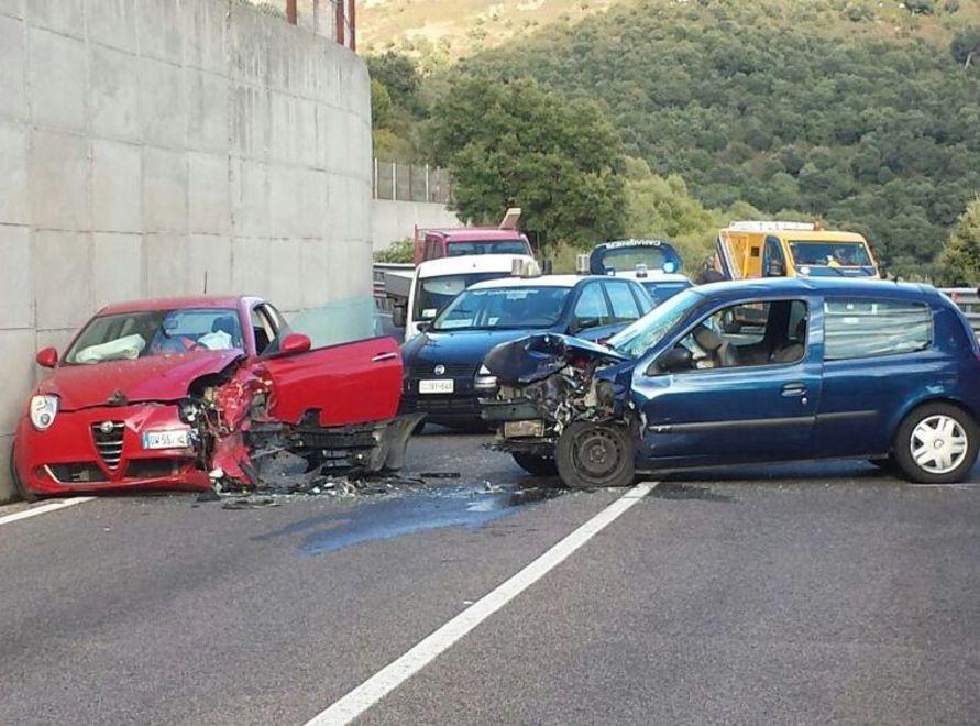 Scontro sulla Tempio-Sassari, due feriti lievi e traffico in tilt 