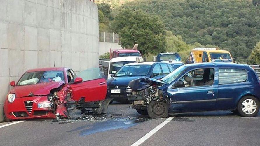 Scontro sulla Tempio-Sassari, due feriti lievi e traffico in tilt