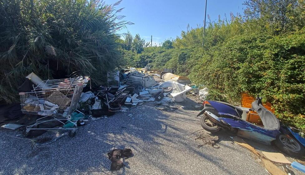 Livorno, cresce la maxi discarica tra la Cgil e il tennis<br type="_moz" />
