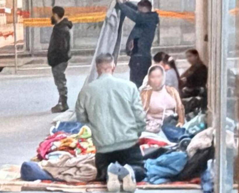 Nomadi a Ferrara, Piazza Grande su Fabbri: «Lui è spietato, noi accogliamo»