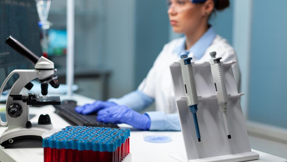 Livorno, test su chi vive in aree inquinate: via al reclutamento dell’Asl – Chi sarà chiamato, i test e cosa può succedere dopo i risultati