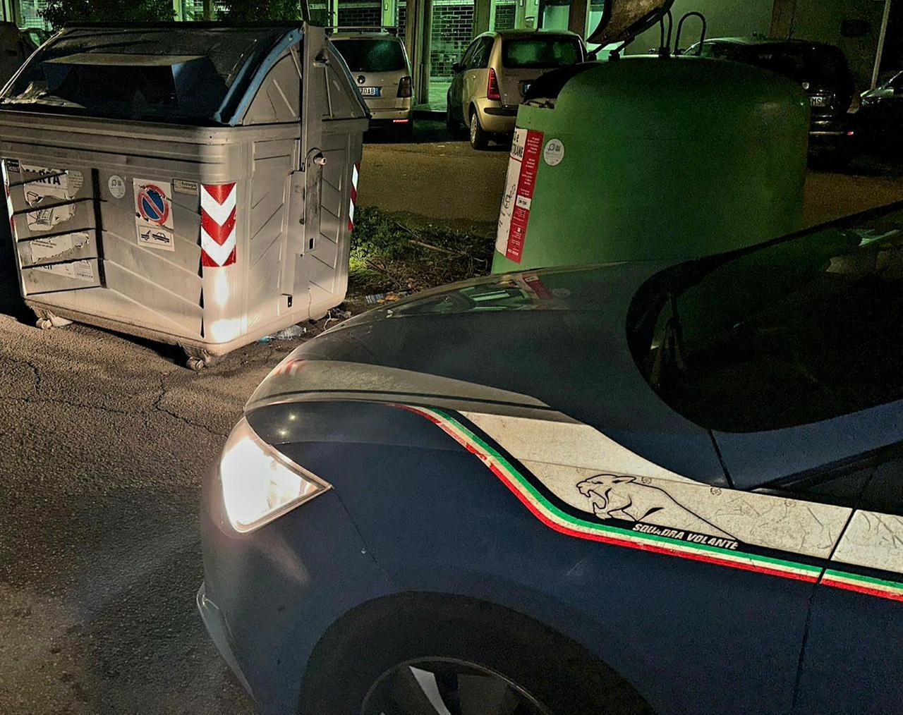 Trovato il piromane dei cassonetti: denunciato, è libero