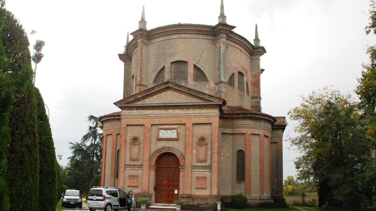 Argenta, santuario della Celletta senza pace: chiuso per una finestra rotta