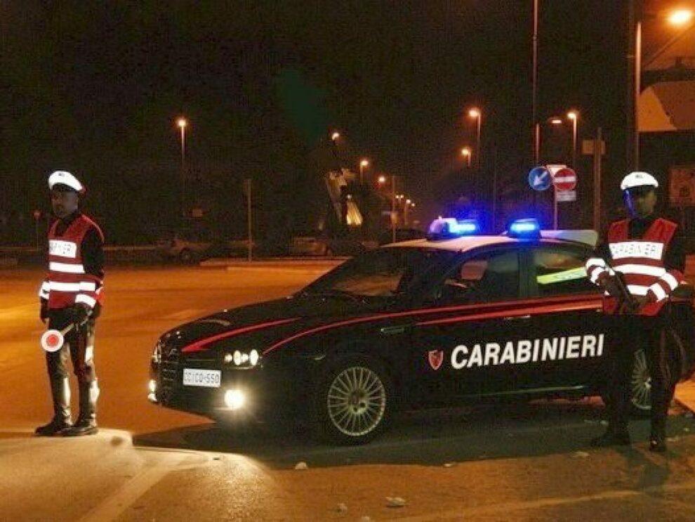 
	Una pattuglia dei carabinieri (foto d'archivio)

