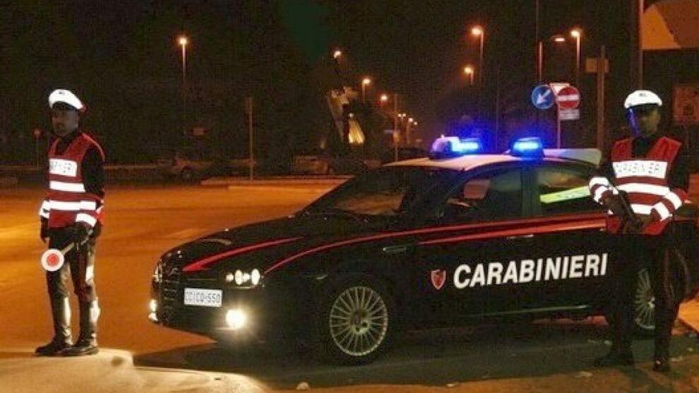 Una pattuglia dei carabinieri (foto d'archivio)