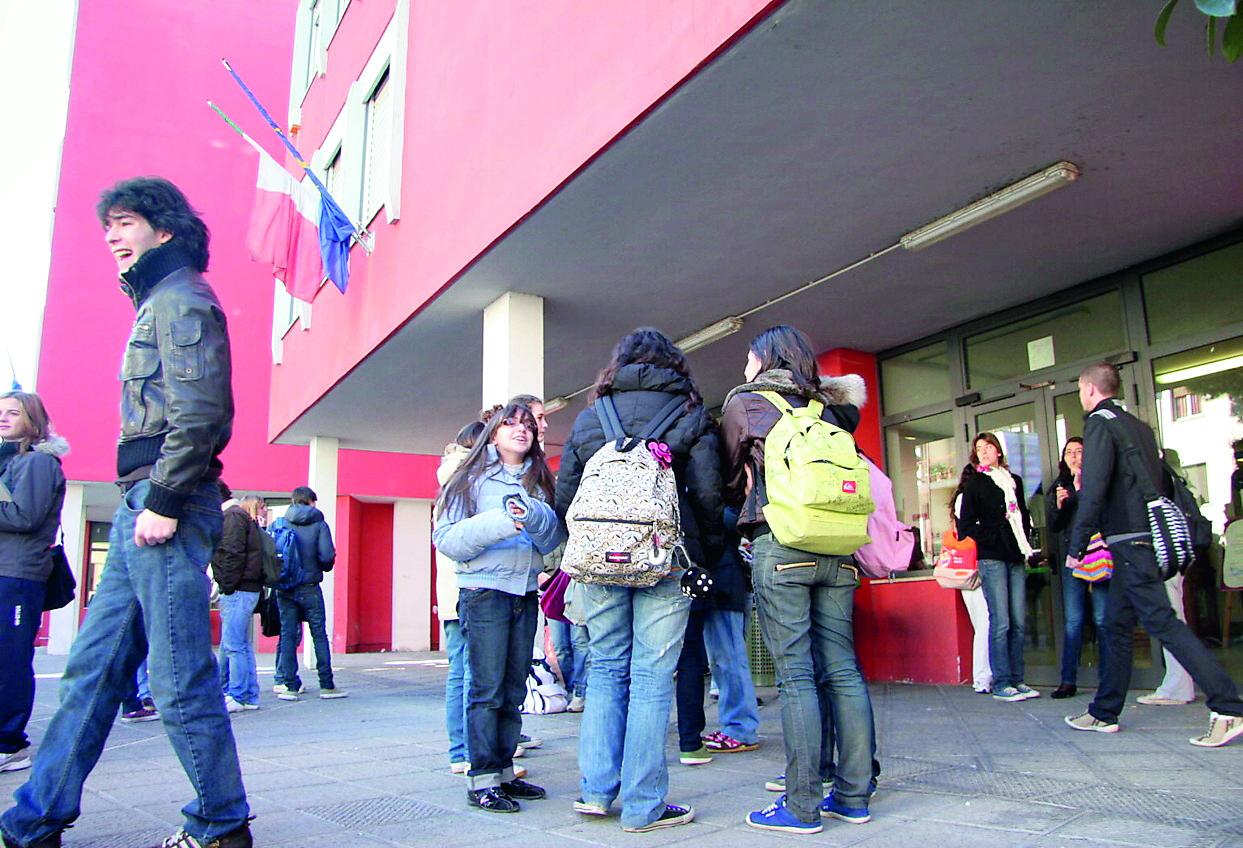 
	L'ingresso del Liceo classico Cicognini

