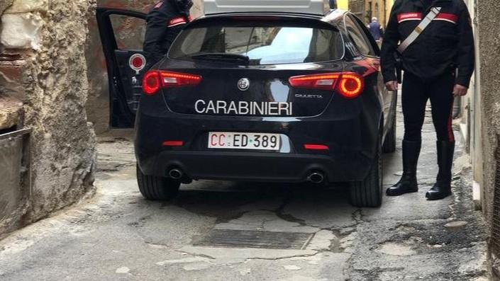 Sassari, spacciava davanti ai figli: arrestata una donna