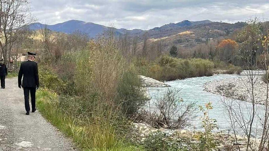 I carabinieri sul luogo in cui è stato trovato il corpo della donna