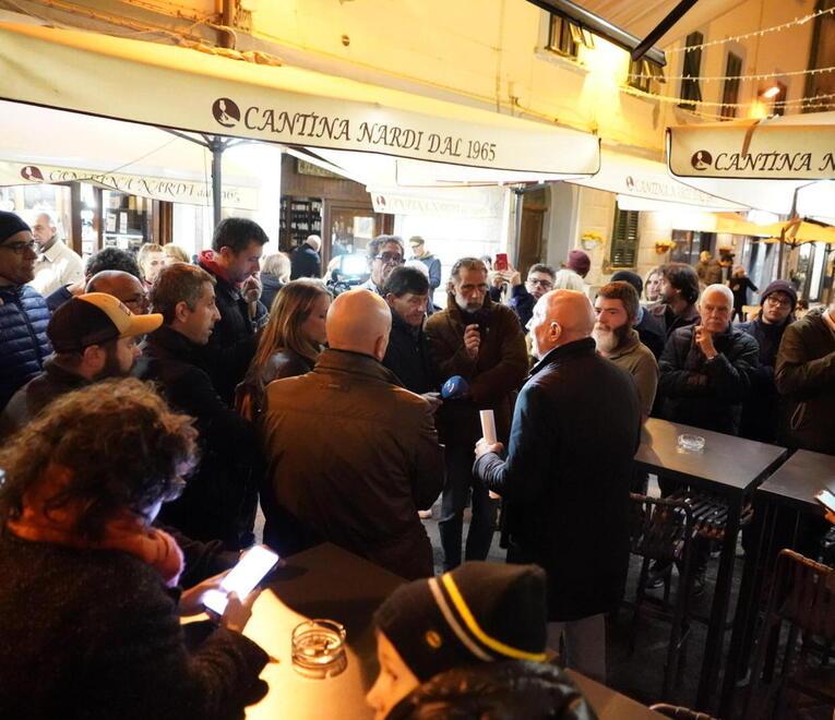 
	Giunta, commercianti e residenti in via Cambini (Foto Stick)

