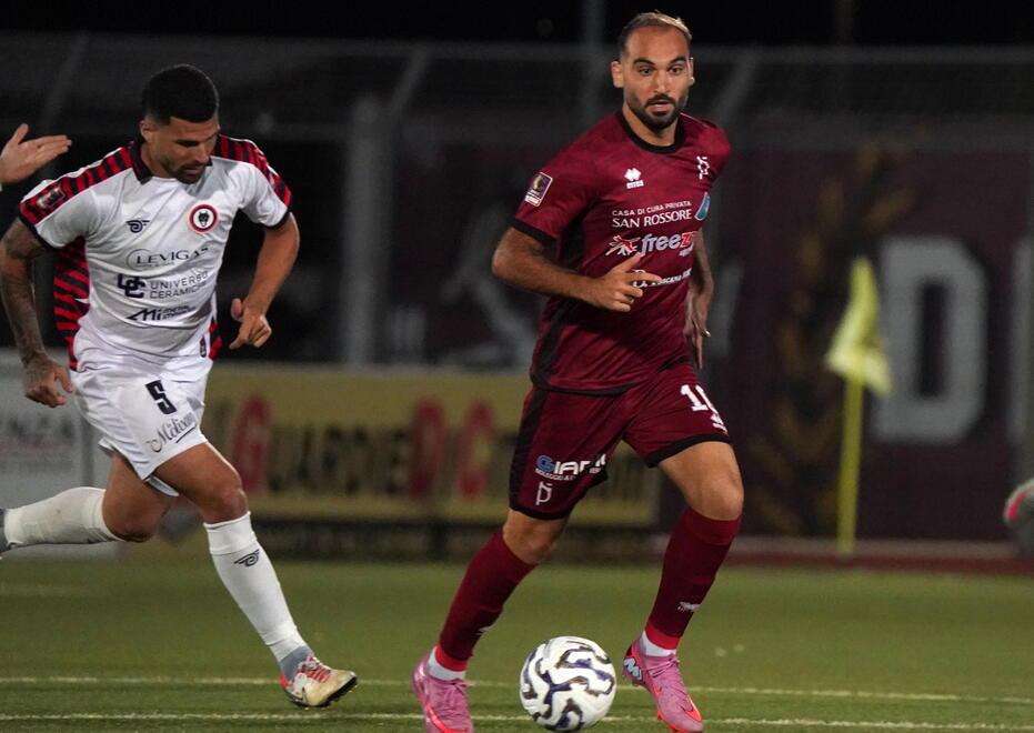 
	Riccardo Ladinetti in azione con la maglia del Pontedera: in casa del Bra ha fallito un calcio di rigore (foto Stick)

