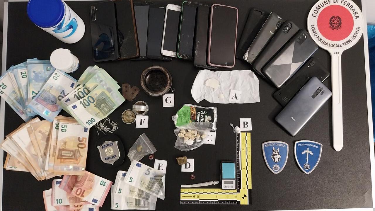 Sorpreso a vendere crack a Ferrara, arrestato dalla Polizia locale