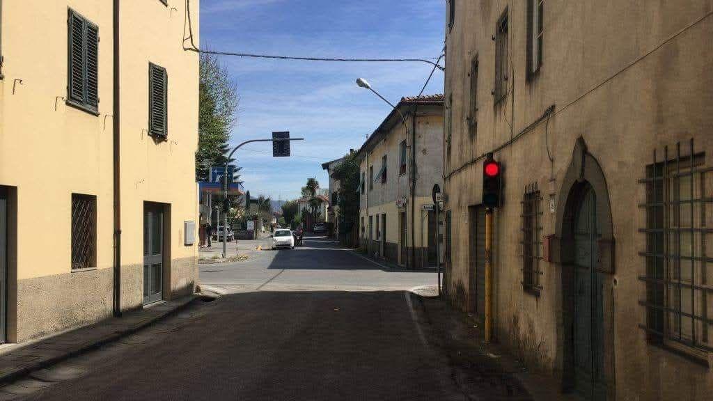 Lammari, chiuso l’incrocio all’Osteria: tubo del gas rotto